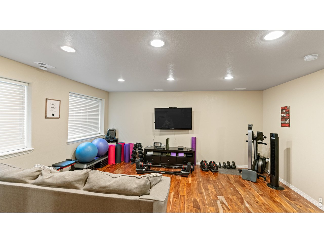 633 Shoshone Ct