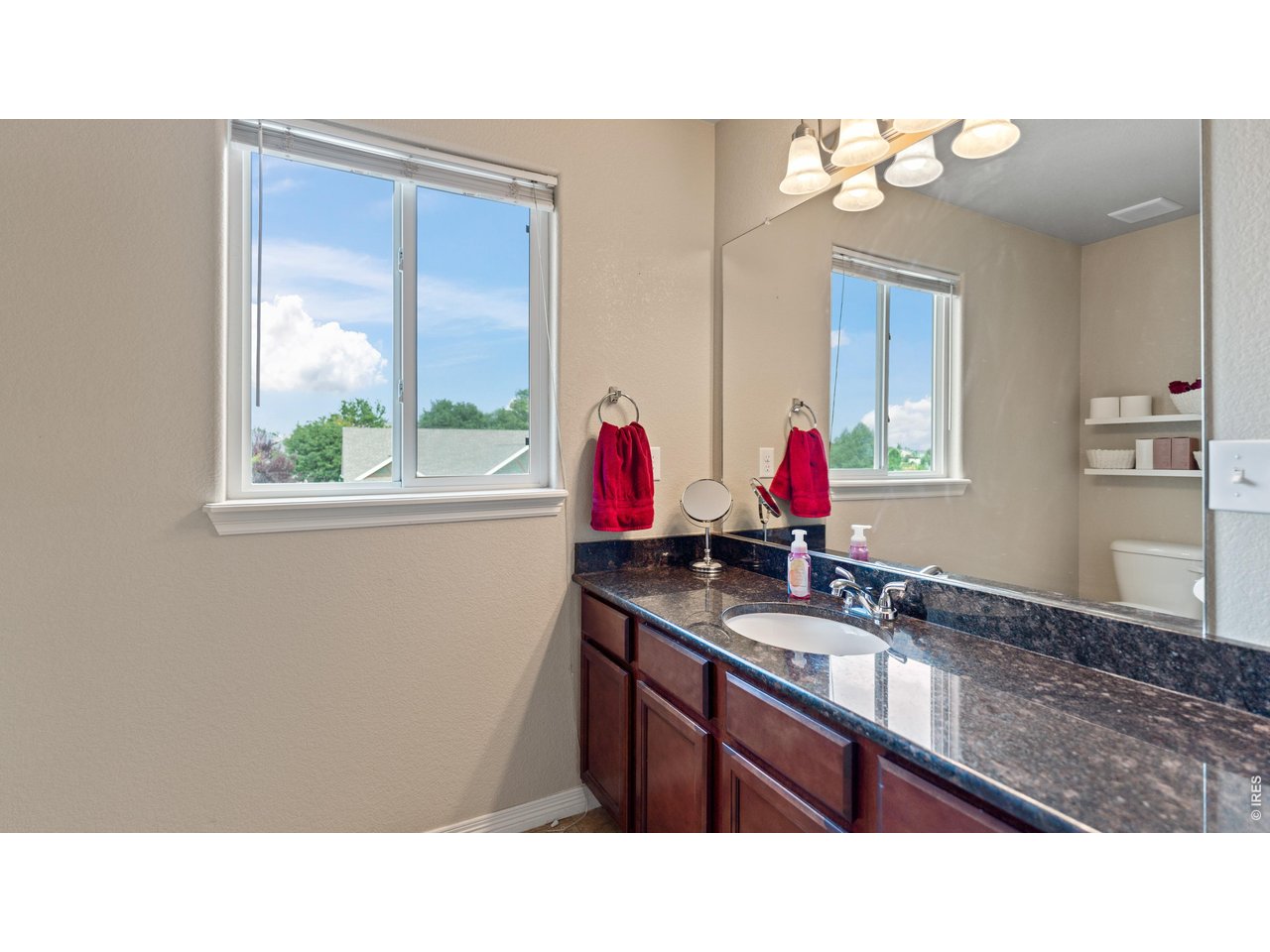 633 Shoshone Ct