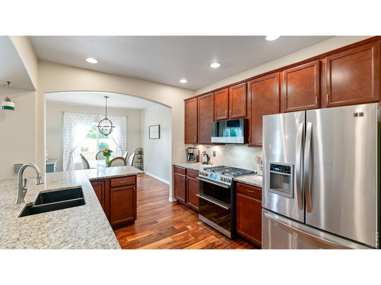 633 Shoshone Ct