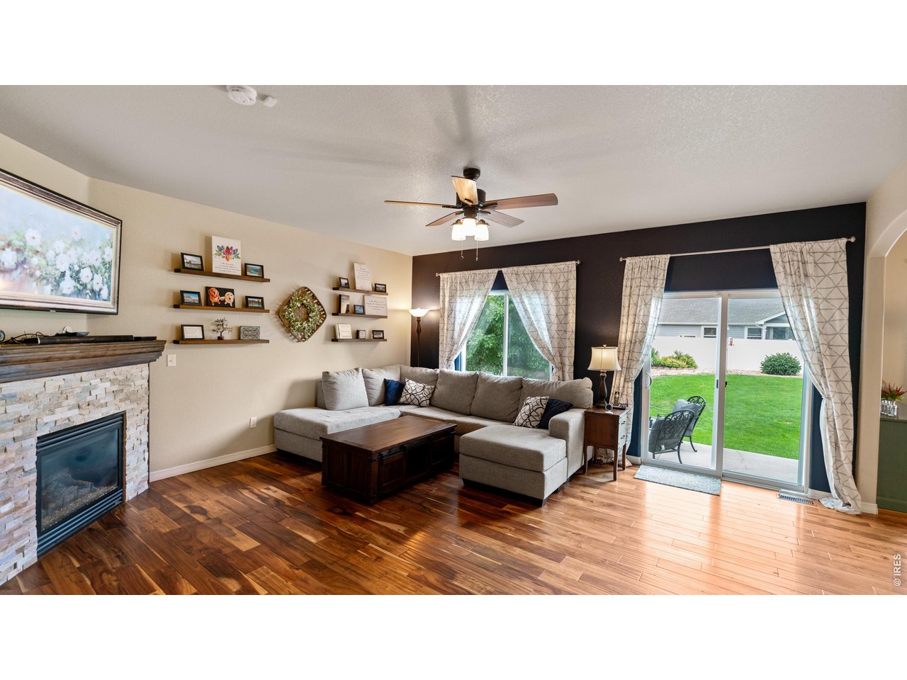 633 Shoshone Ct
