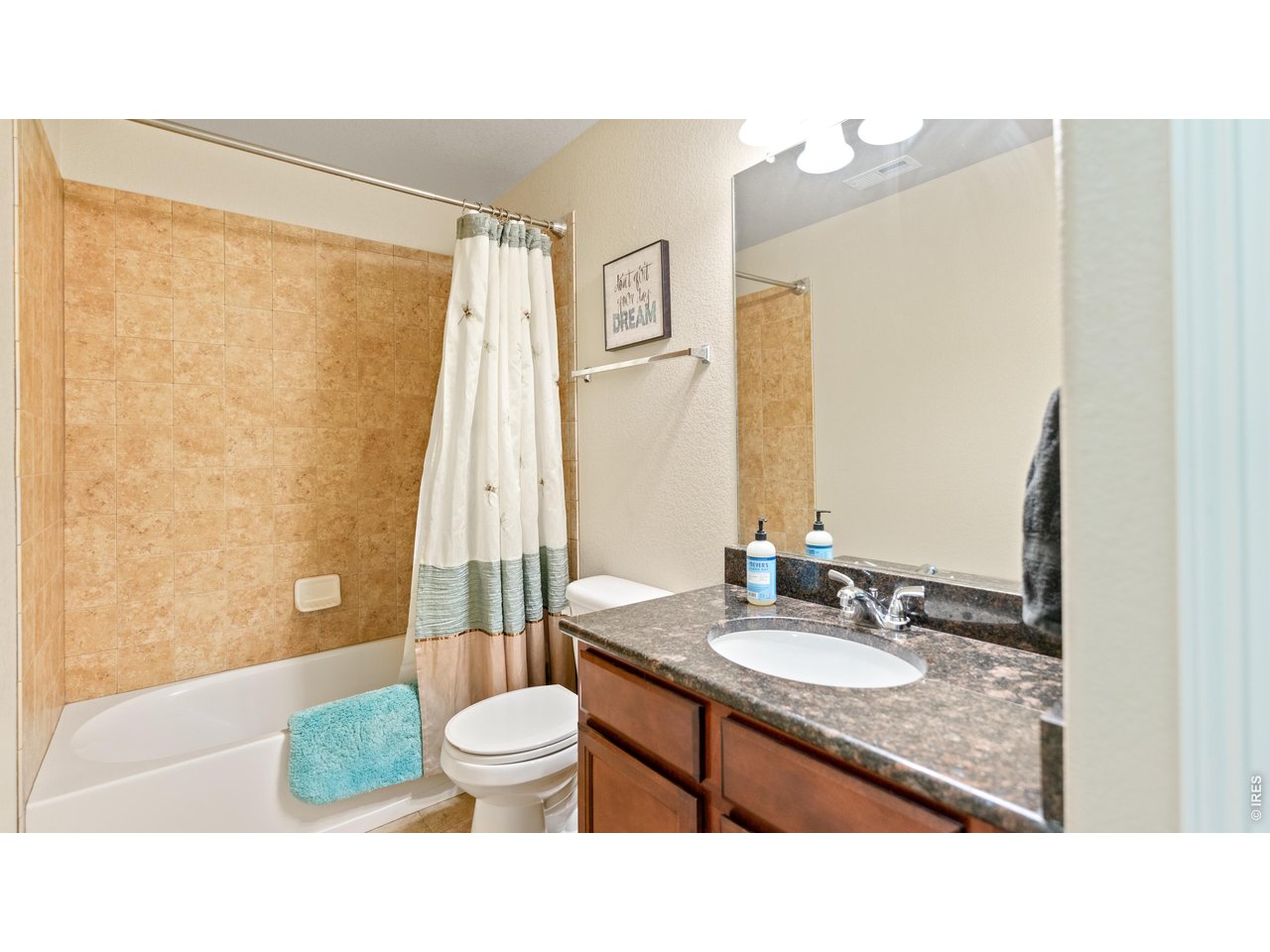 633 Shoshone Ct