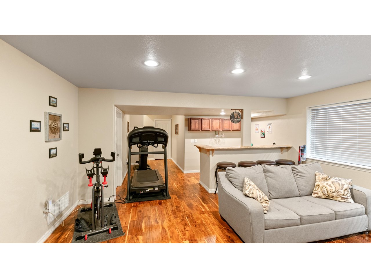 633 Shoshone Ct