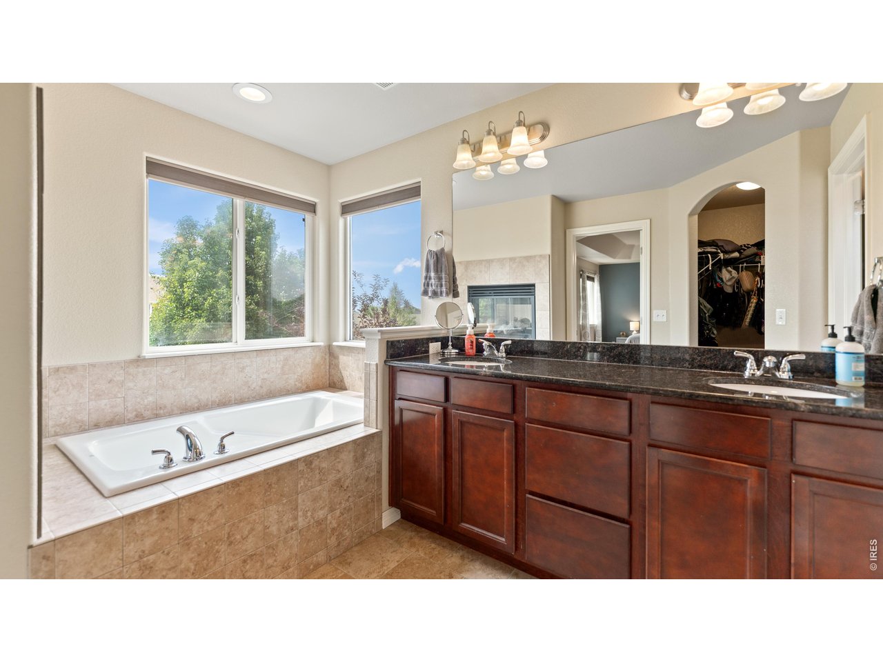 633 Shoshone Ct