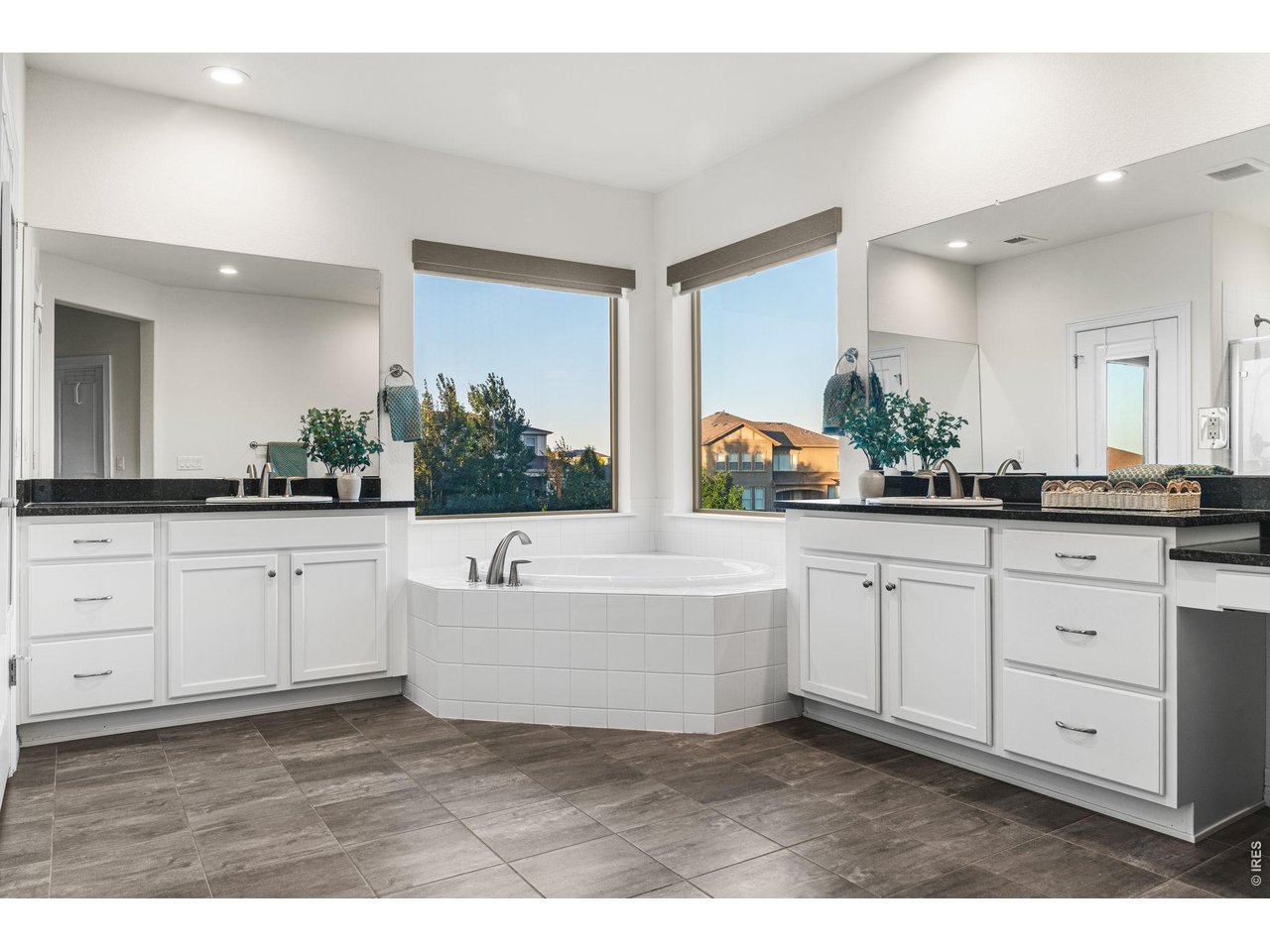 6402 Foothills View Pl
