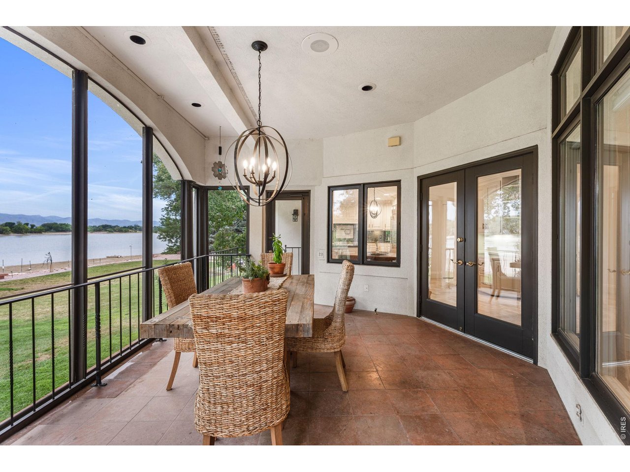 2109 Country Club Cv
