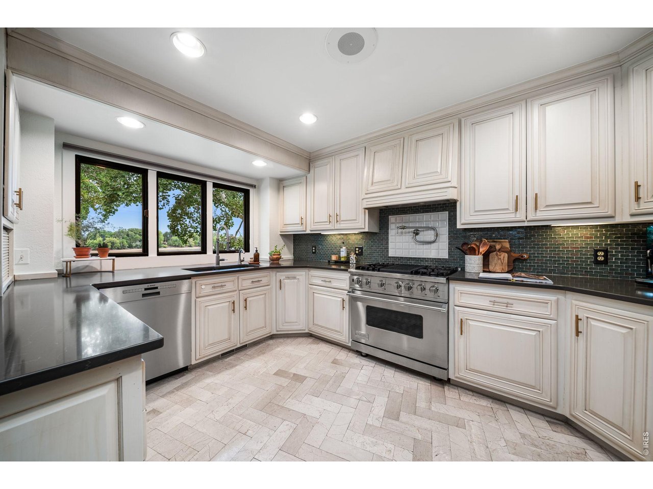2109 Country Club Cv