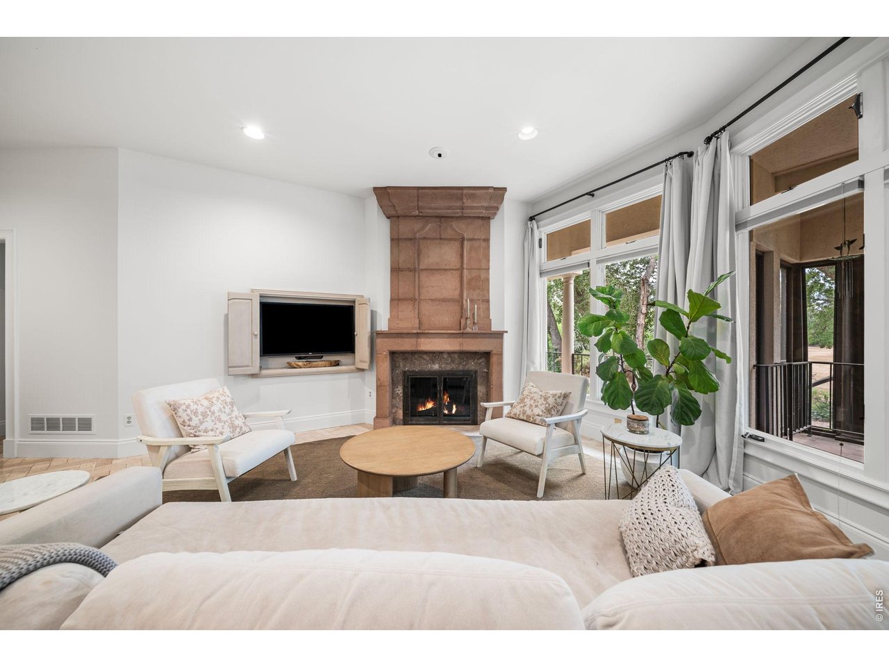 2109 Country Club Cv