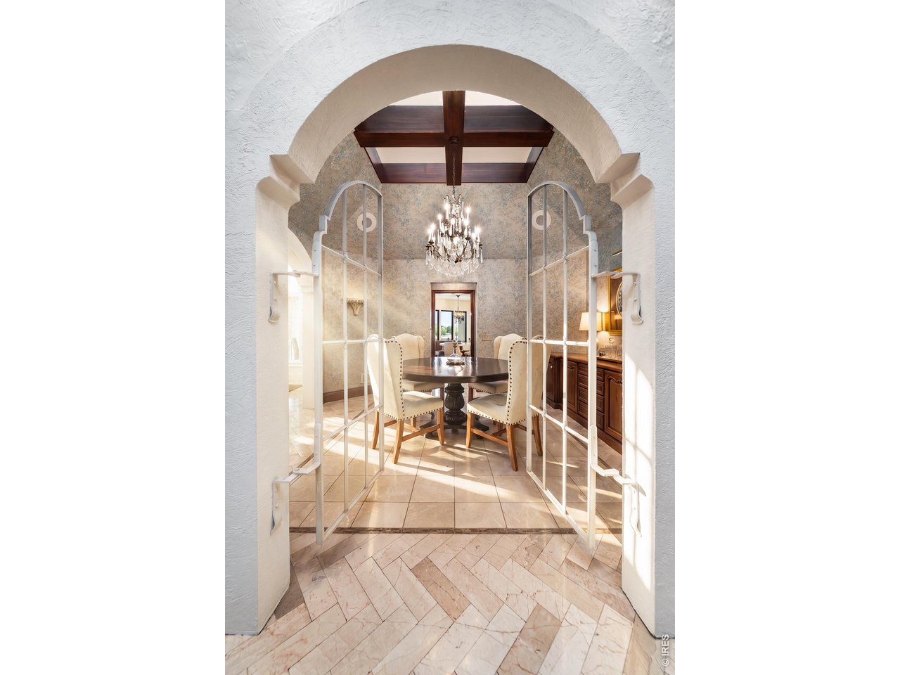 2109 Country Club Cv
