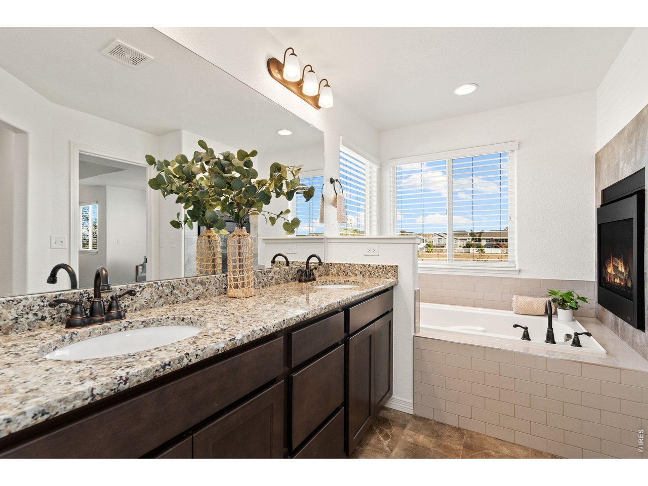 5447 Bexley Dr