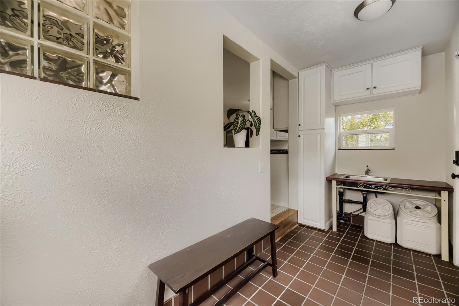 5611 S Hickory Street