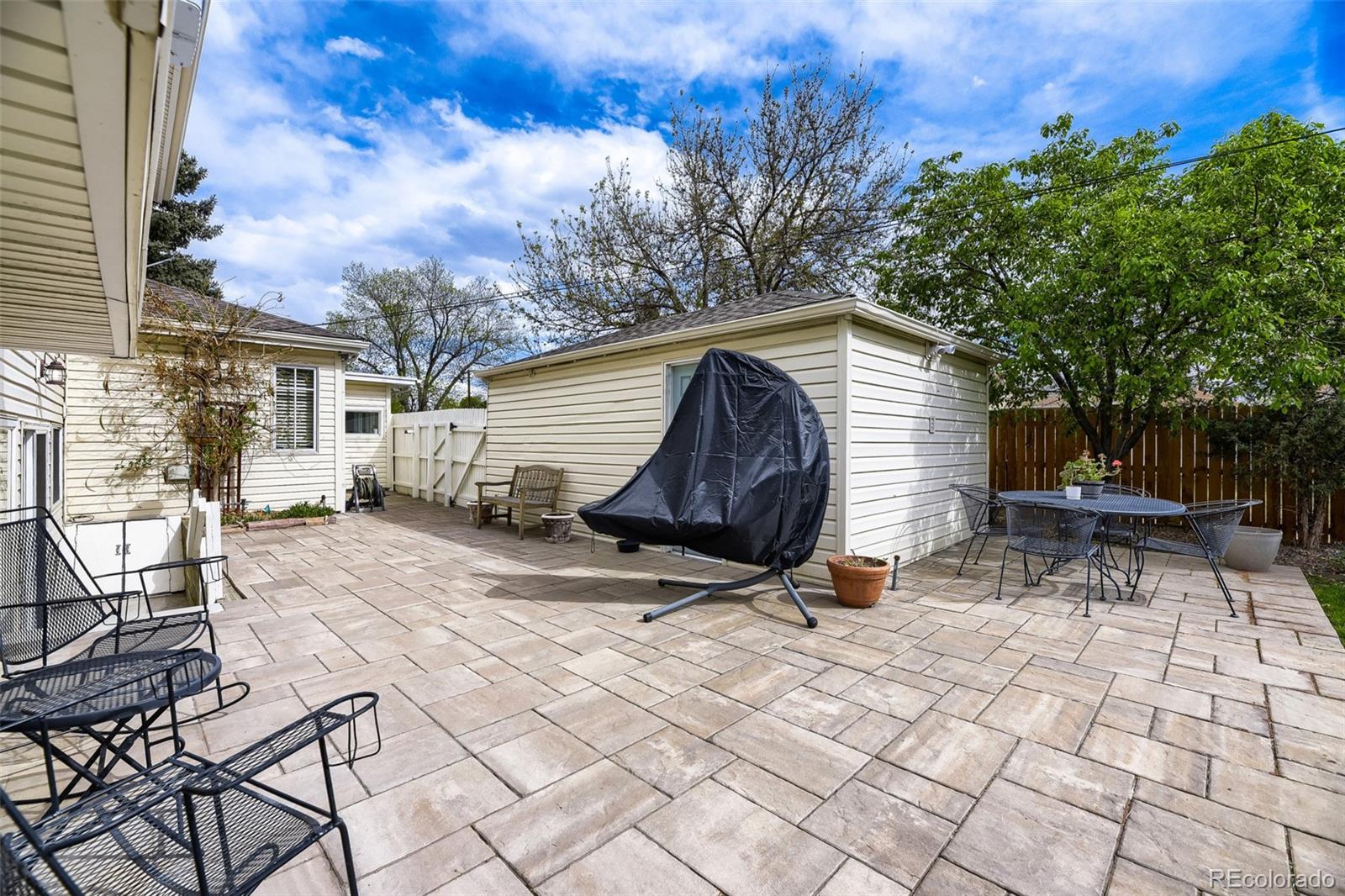 5611 S Hickory Street