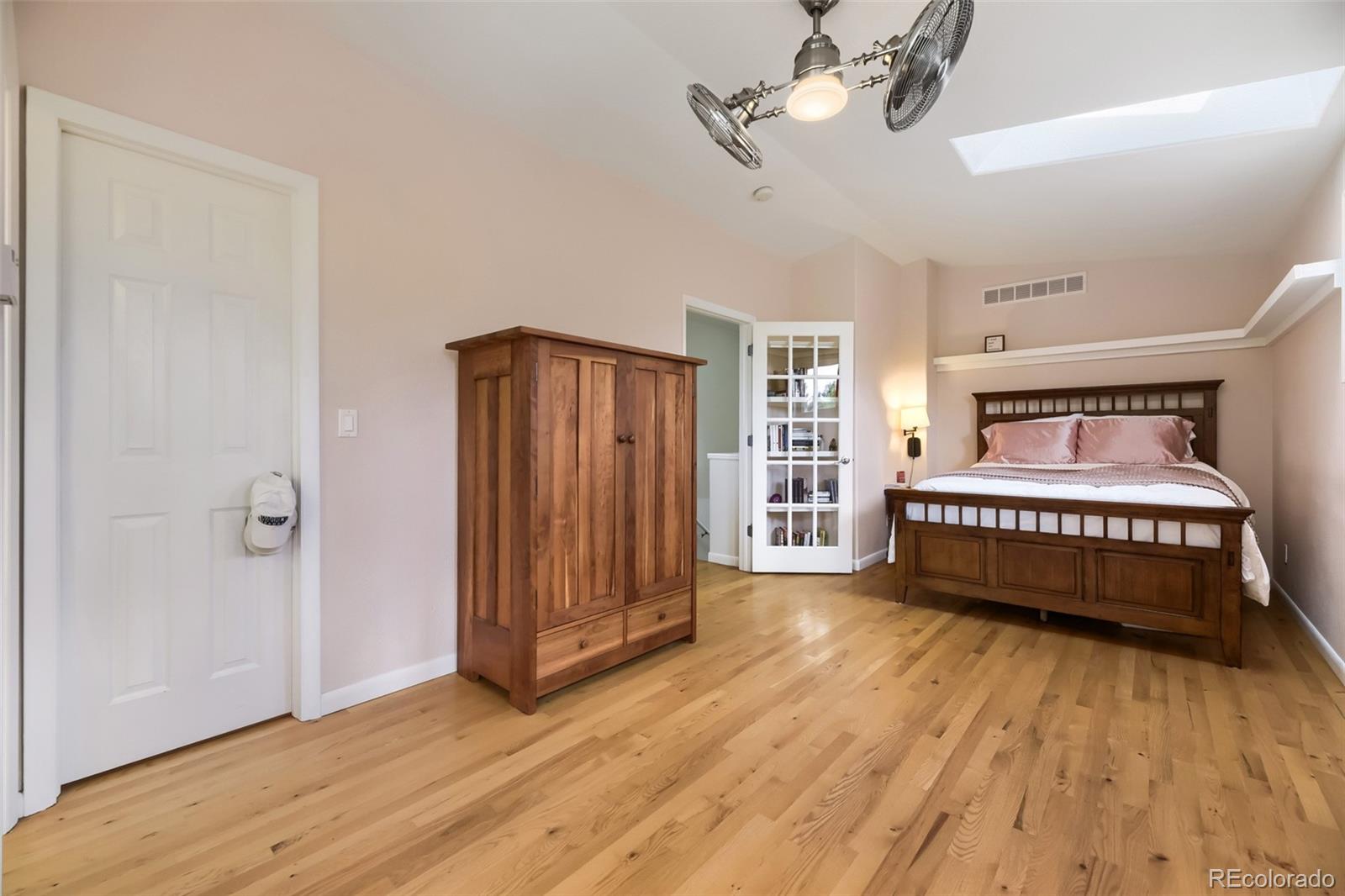 5611 S Hickory Street