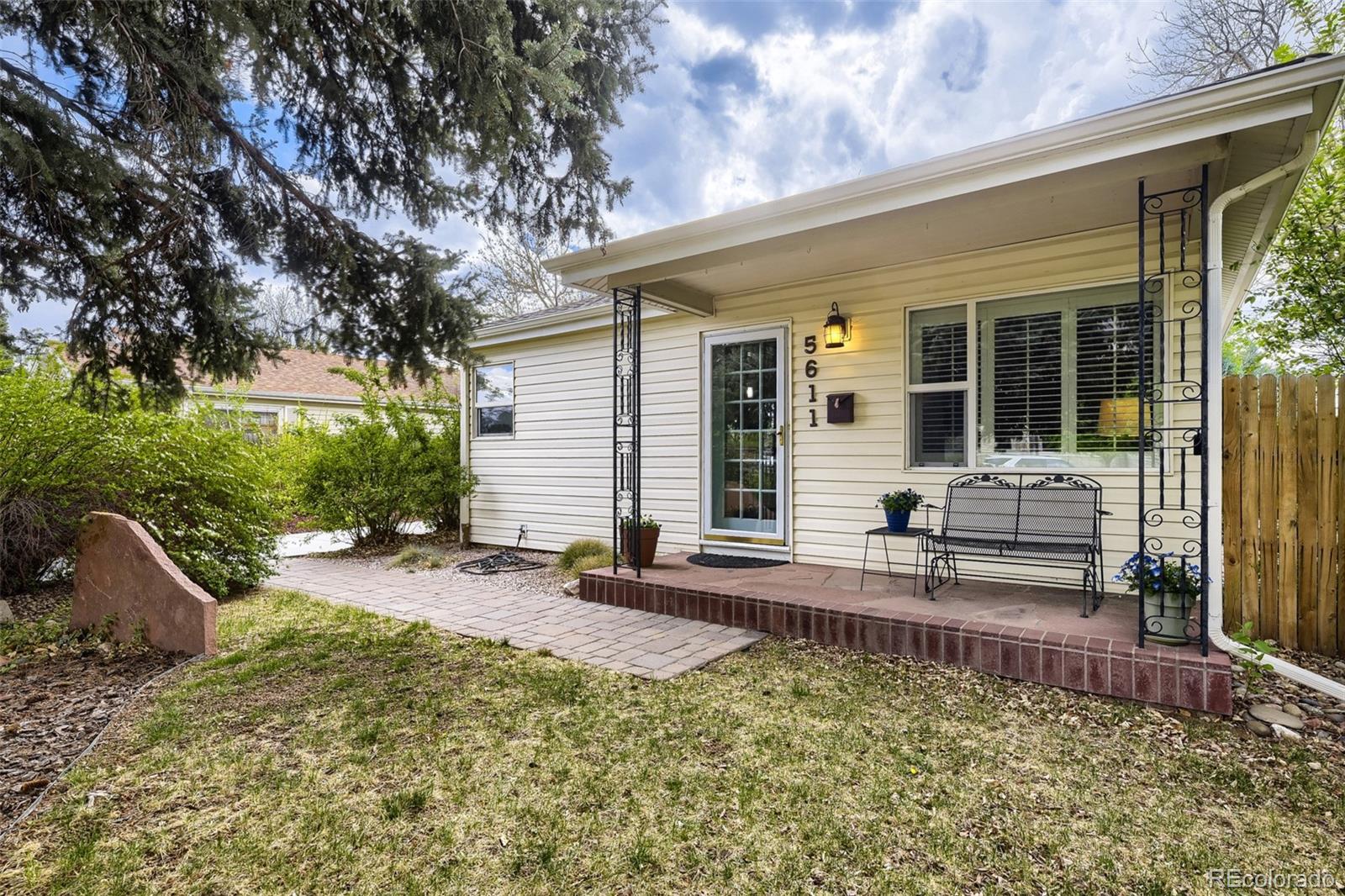 5611 S Hickory Street