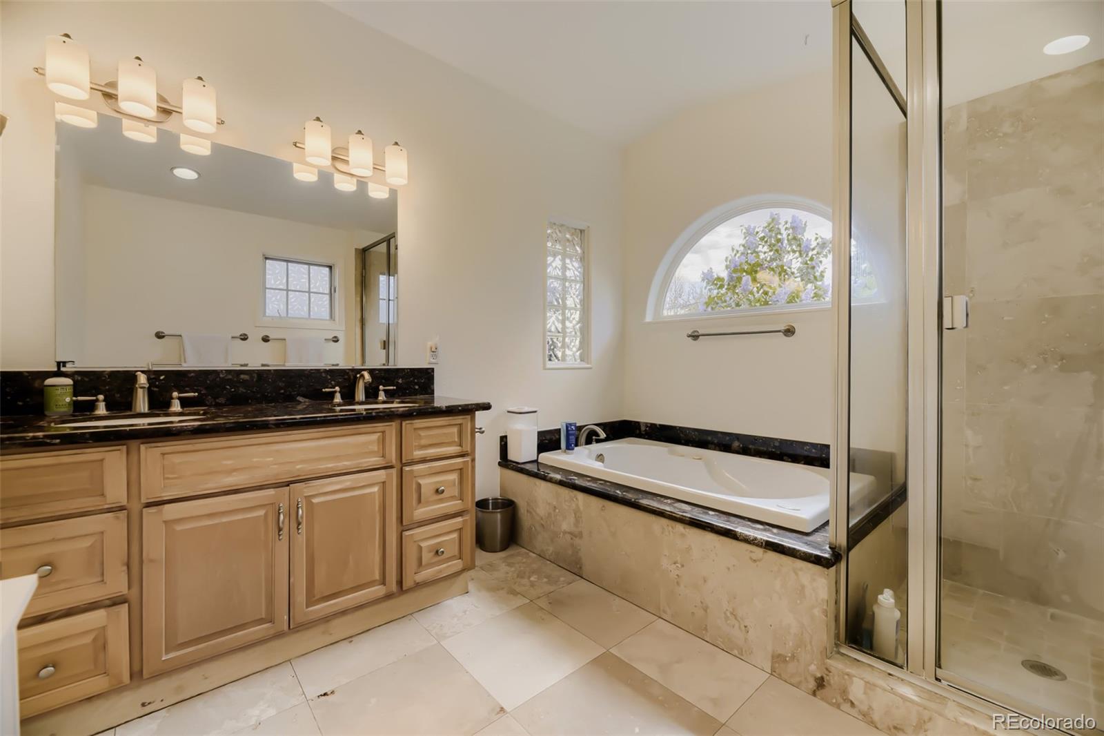 5611 S Hickory Street