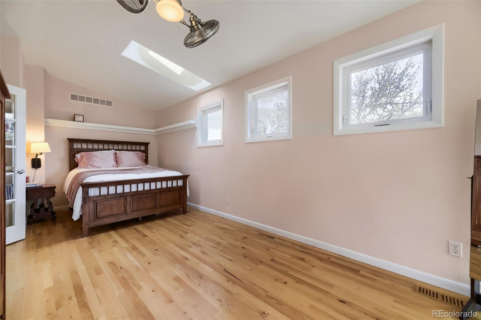 5611 S Hickory Street