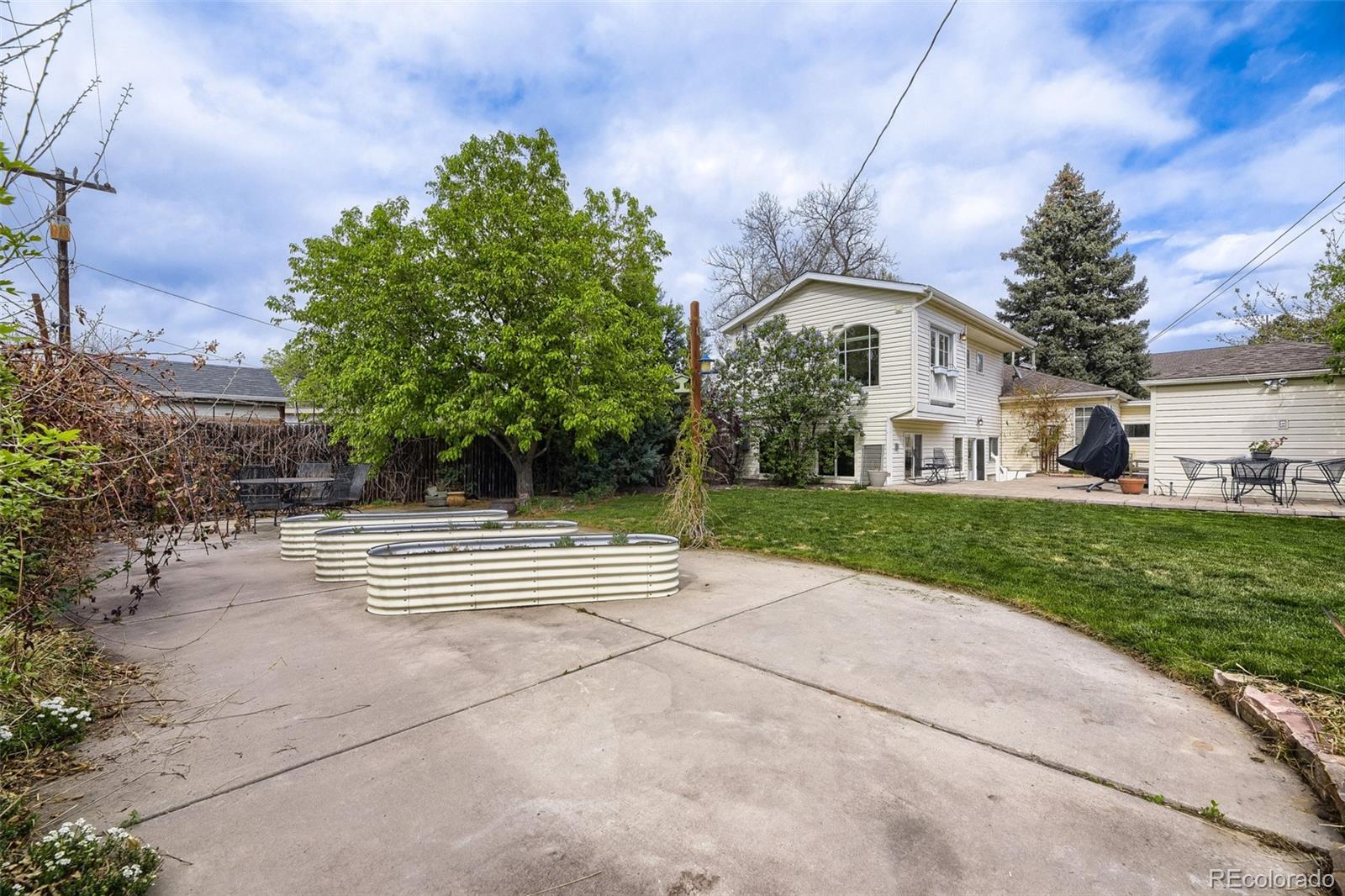 5611 S Hickory Street