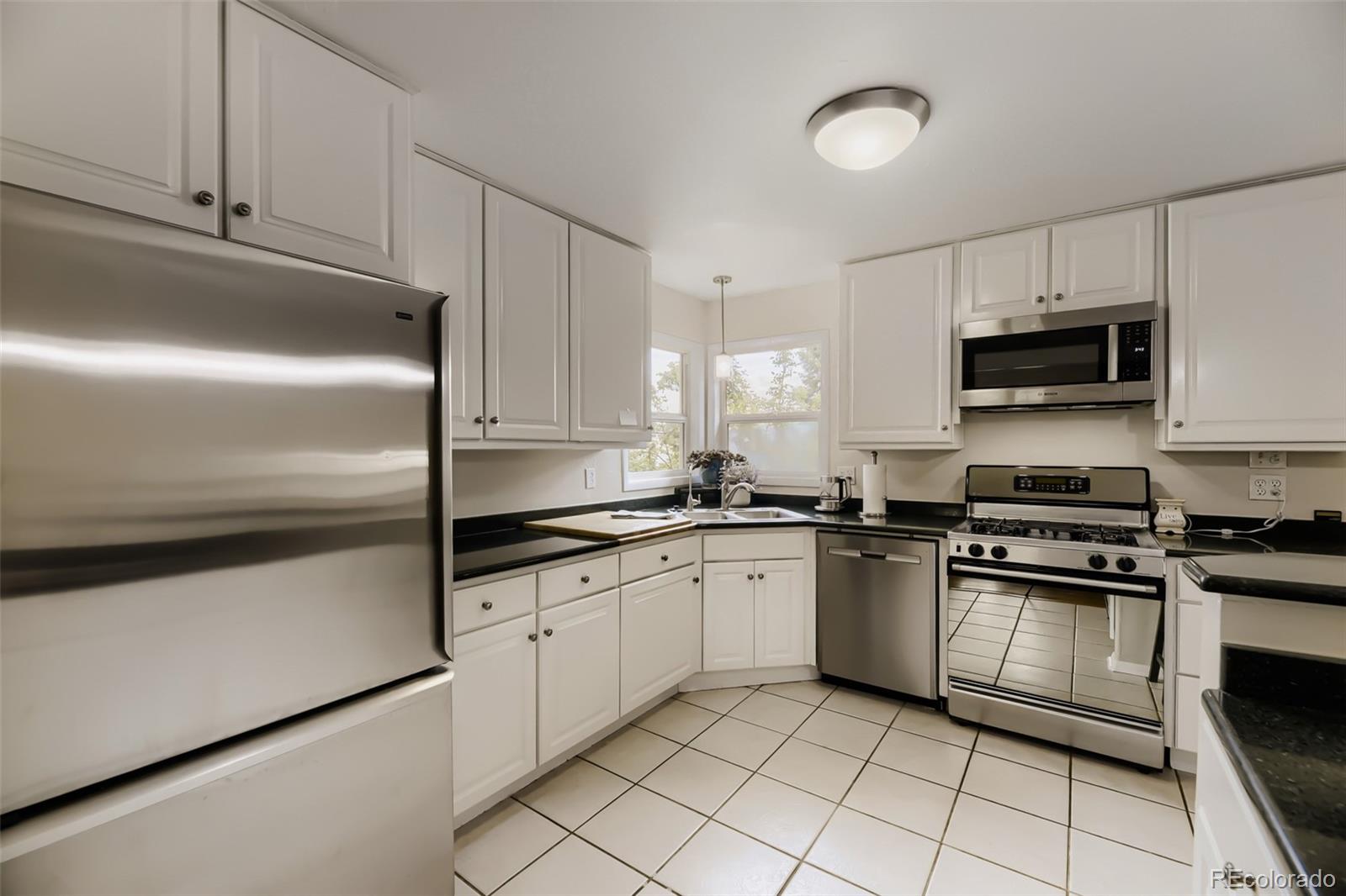 5611 S Hickory Street