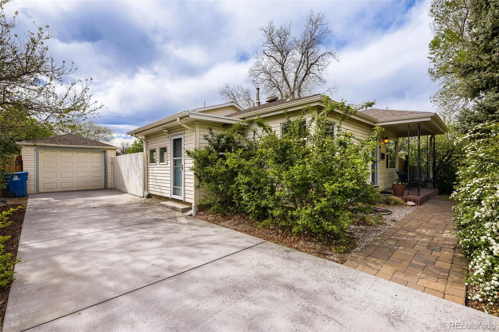 5611 S Hickory Street