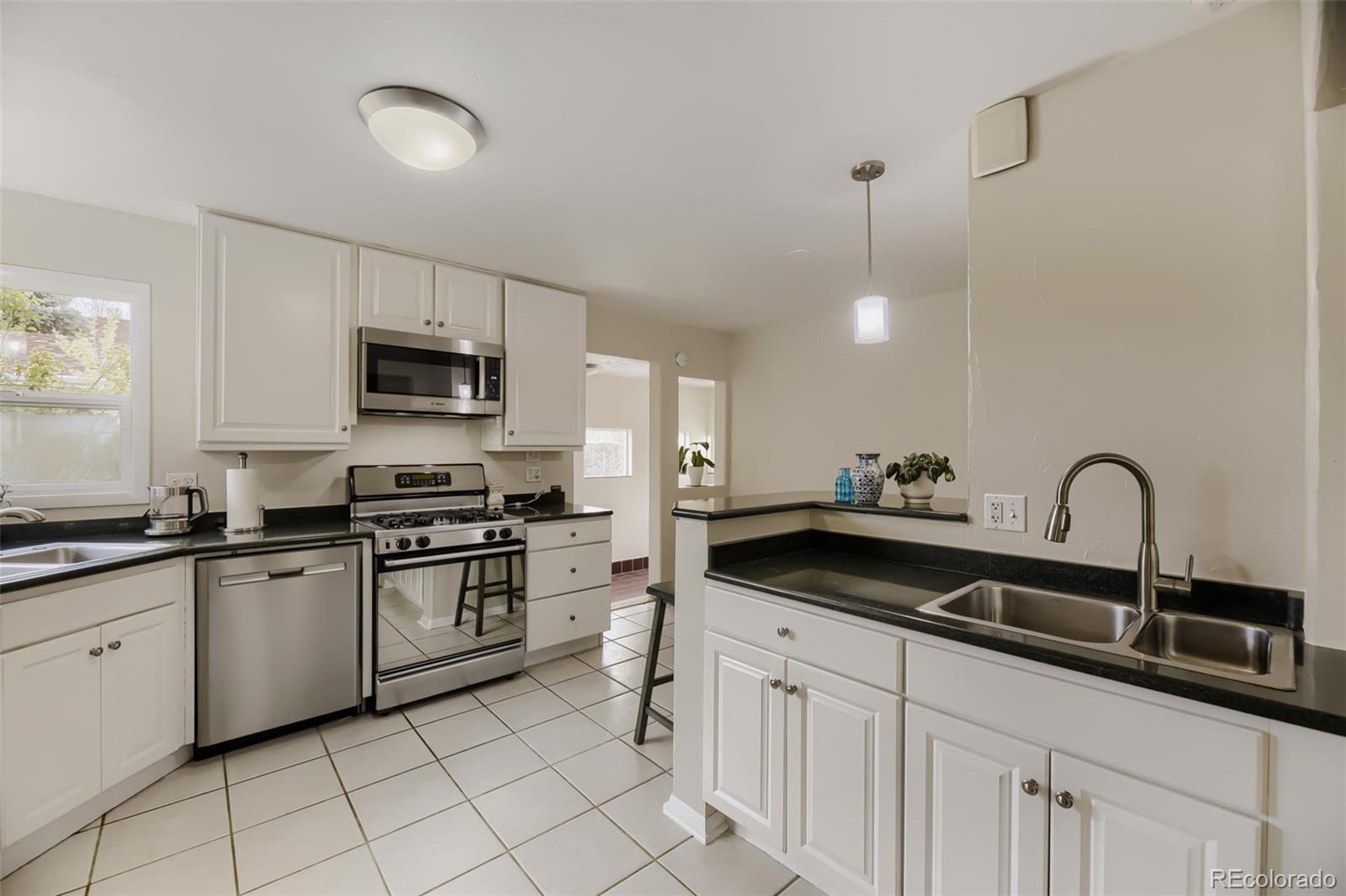 5611 S Hickory Street