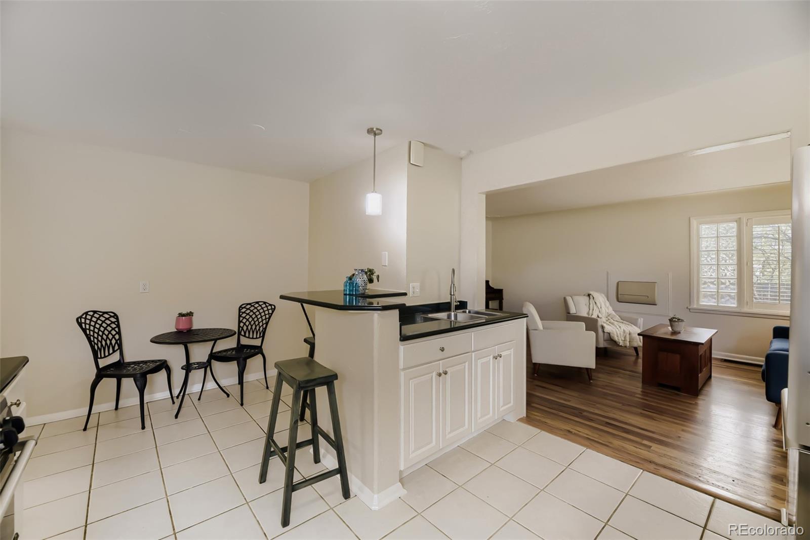 5611 S Hickory Street