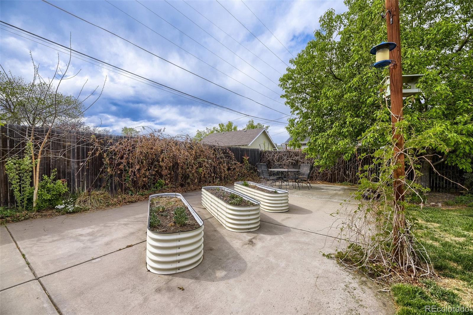 5611 S Hickory Street