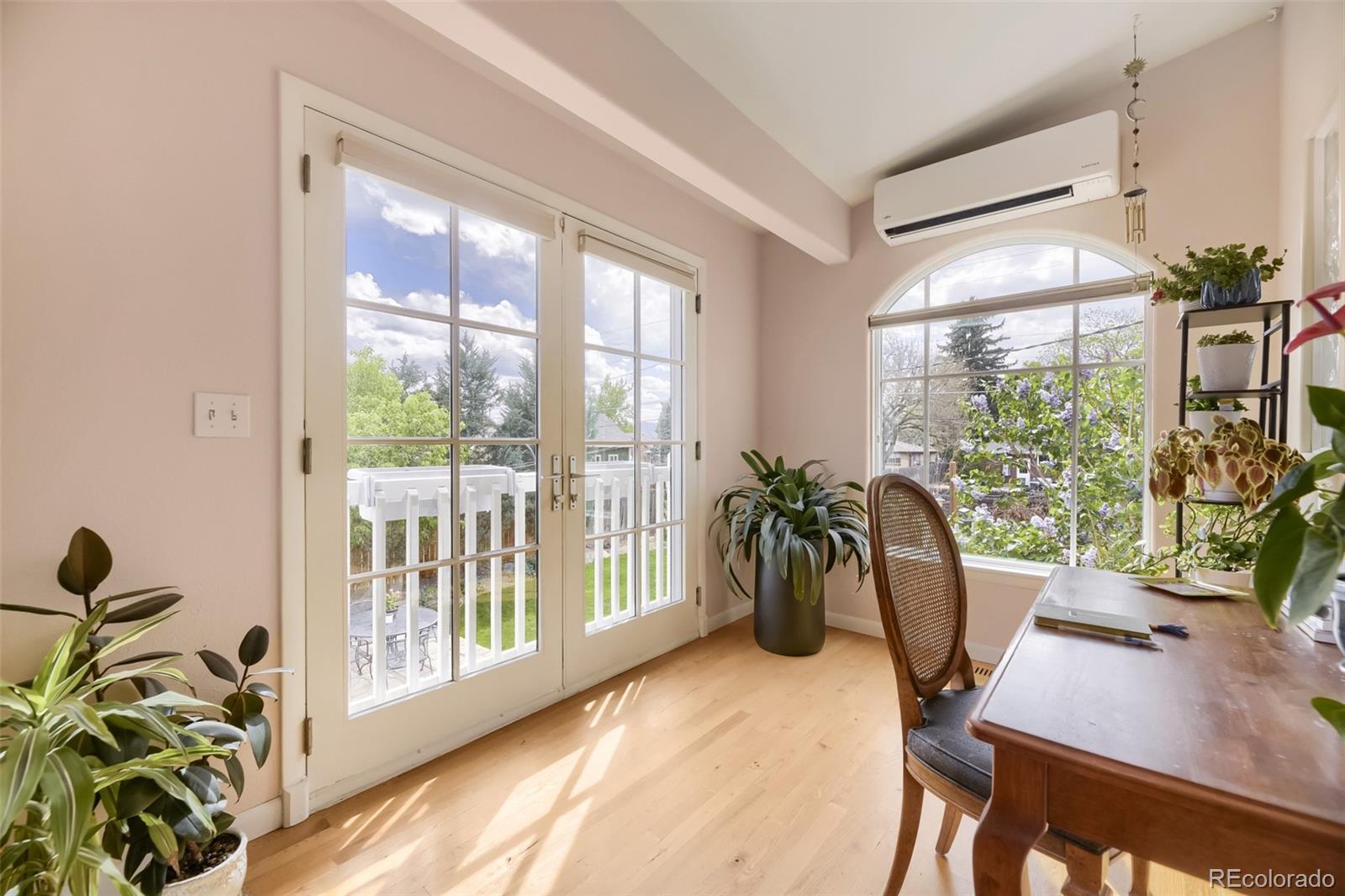 5611 S Hickory Street