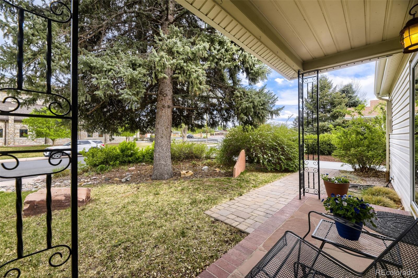 5611 S Hickory Street