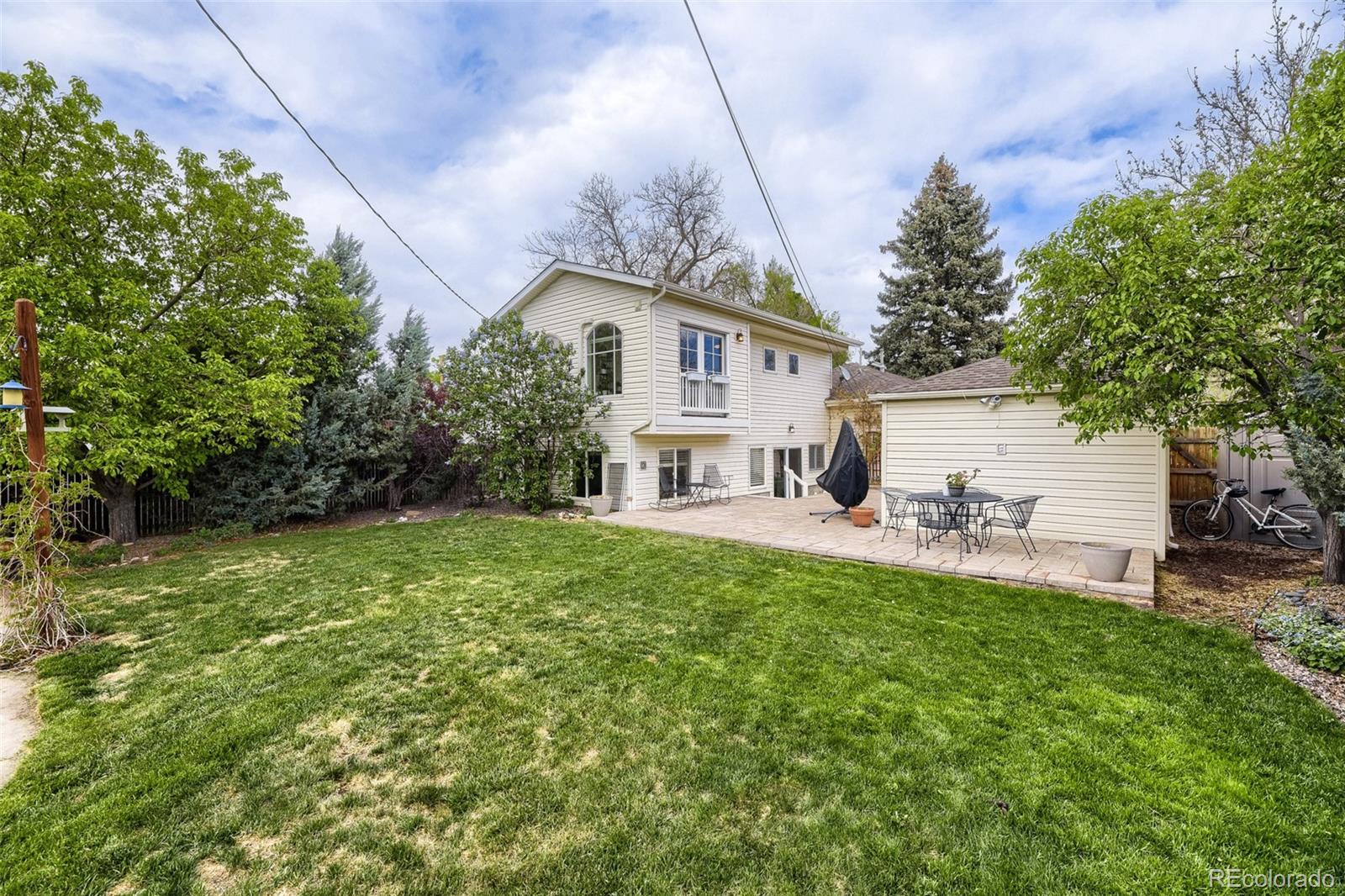 5611 S Hickory Street