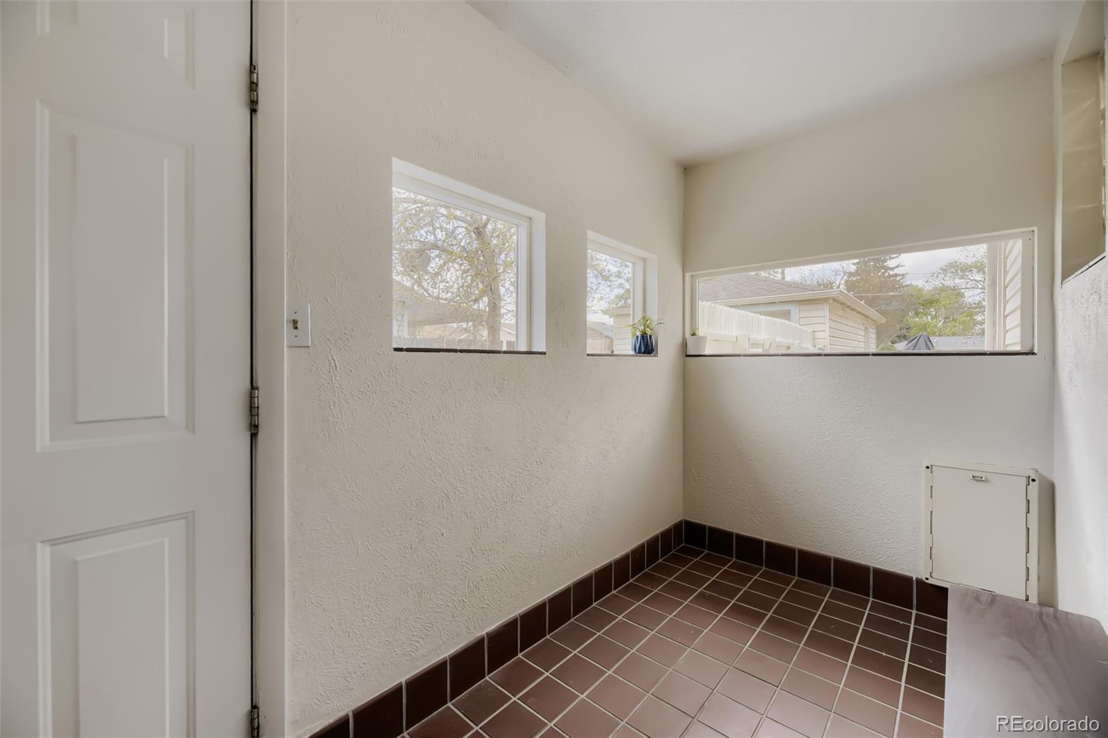 5611 S Hickory Street