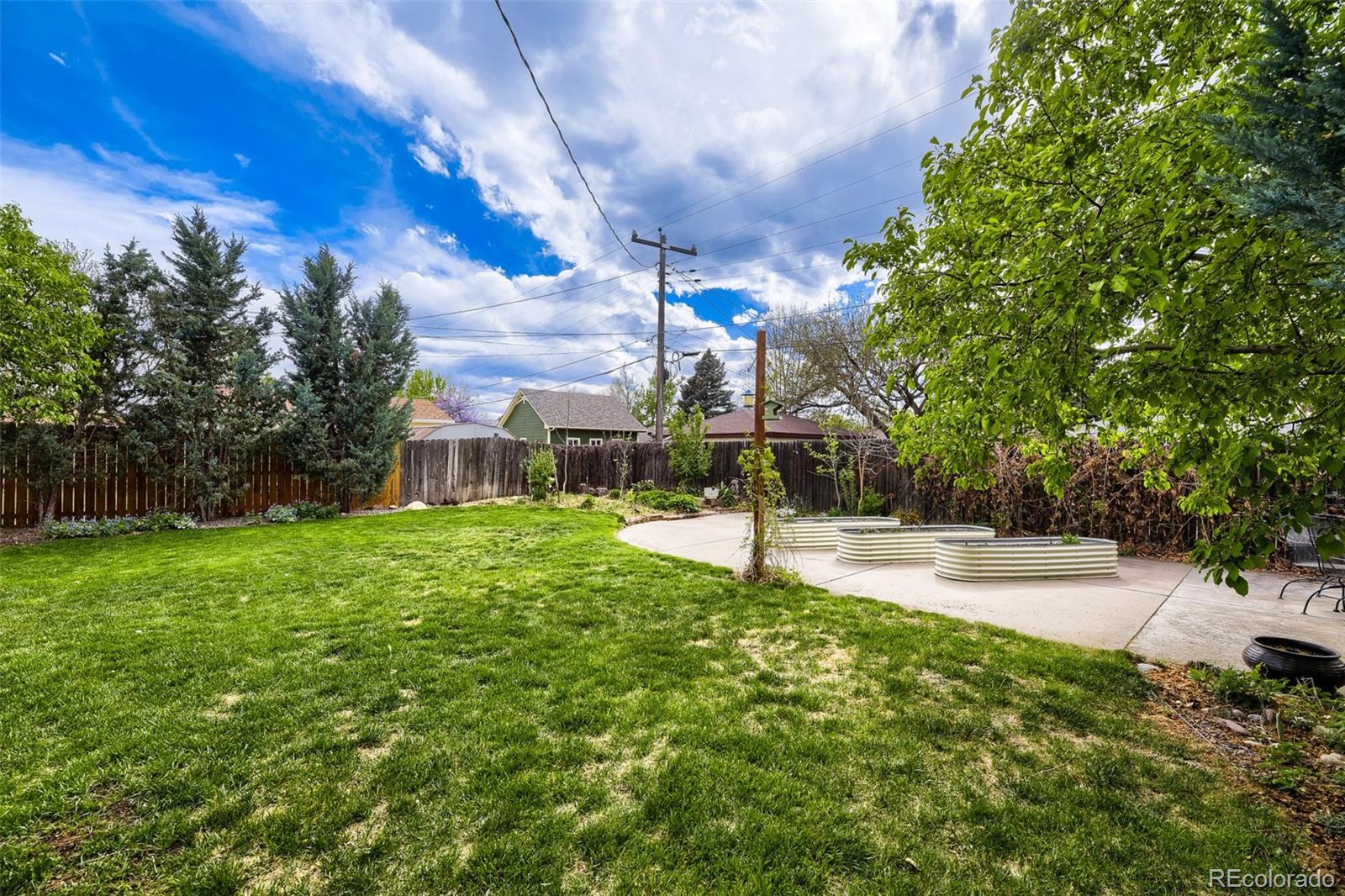 5611 S Hickory Street