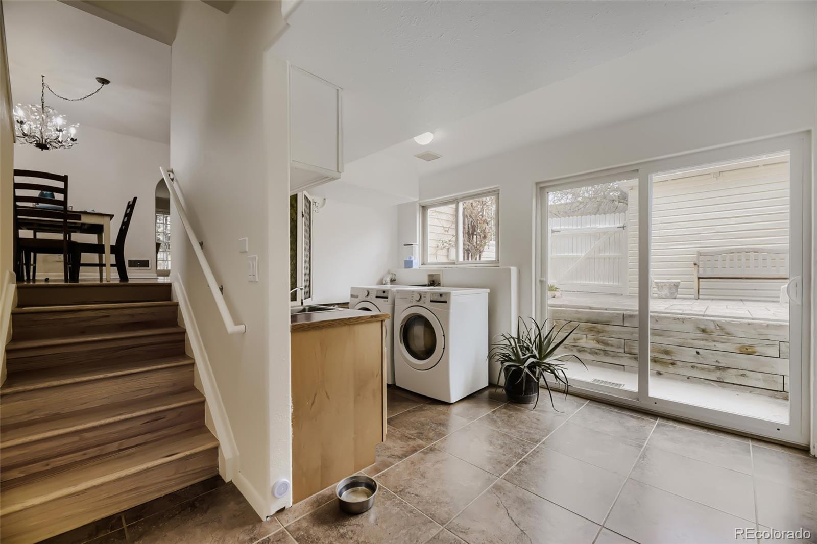 5611 S Hickory Street