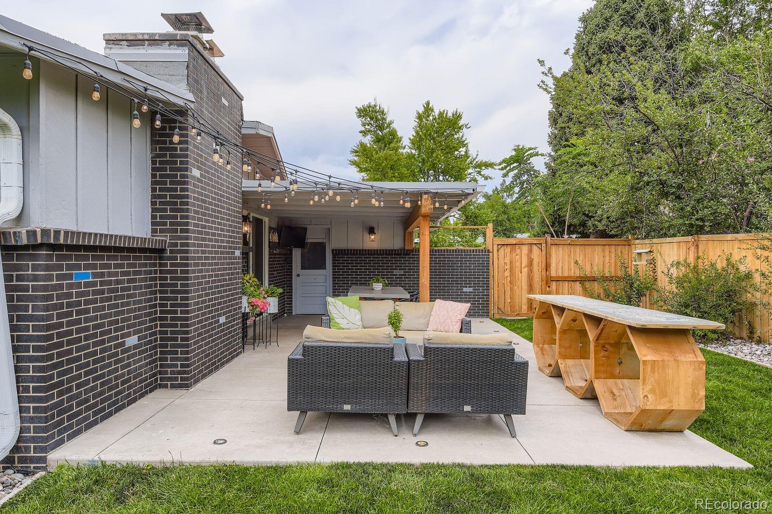 342 W Caley Avenue