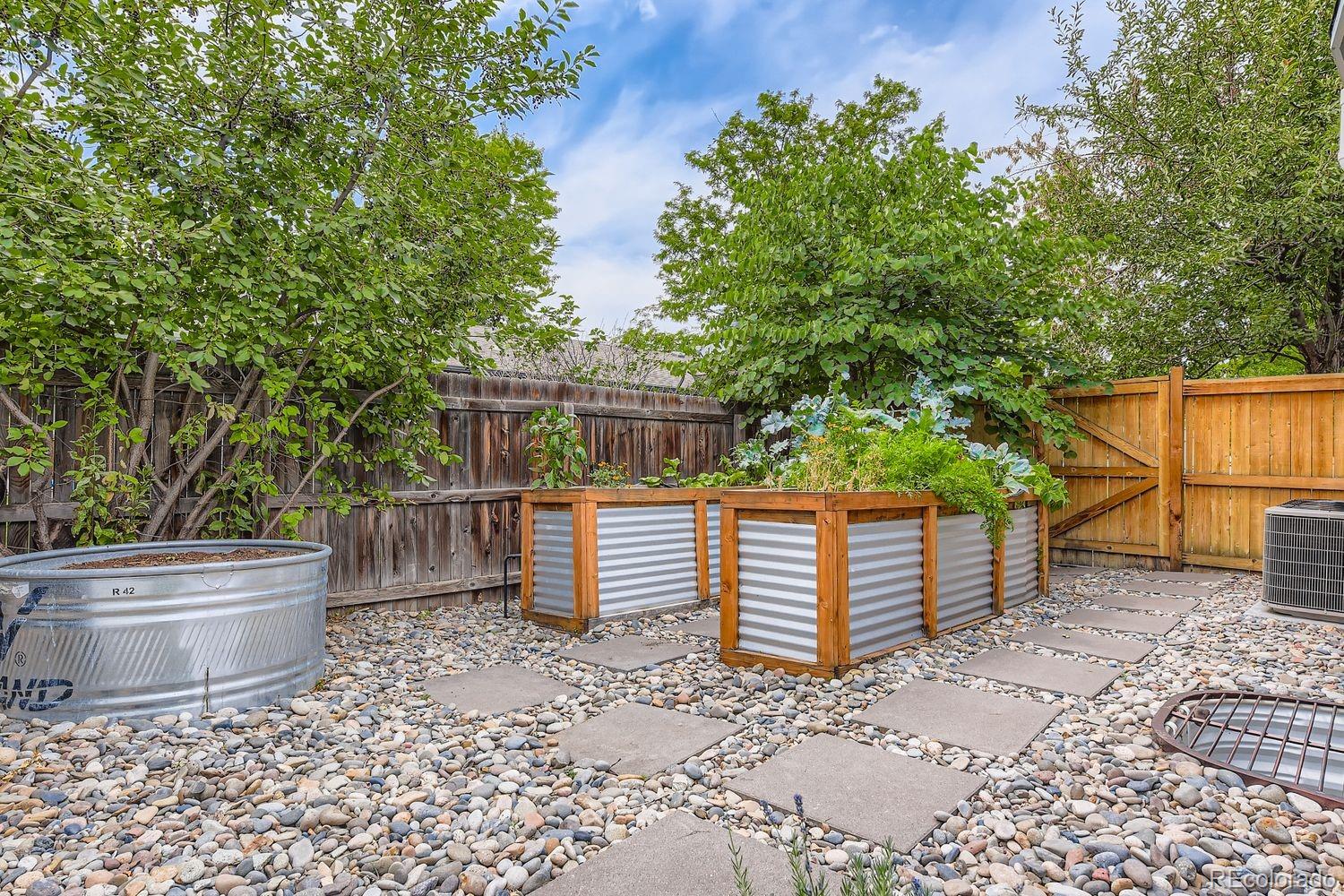 342 W Caley Avenue