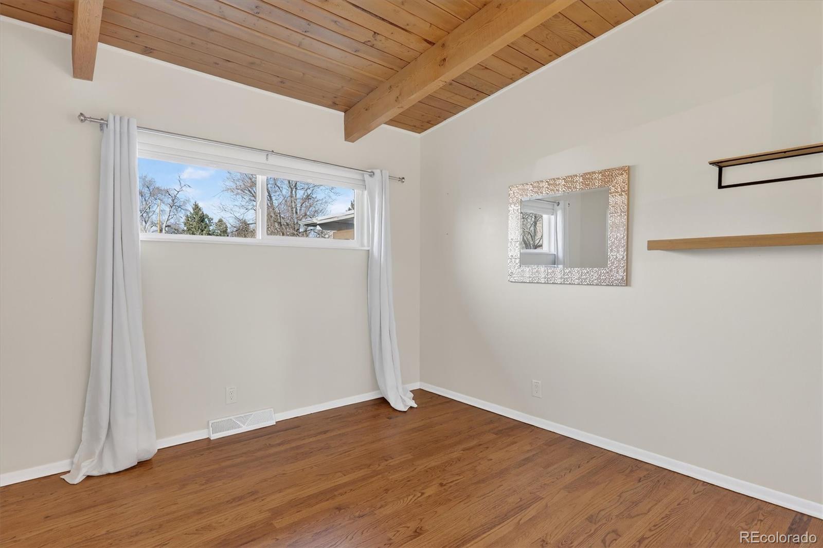 342 W Caley Avenue