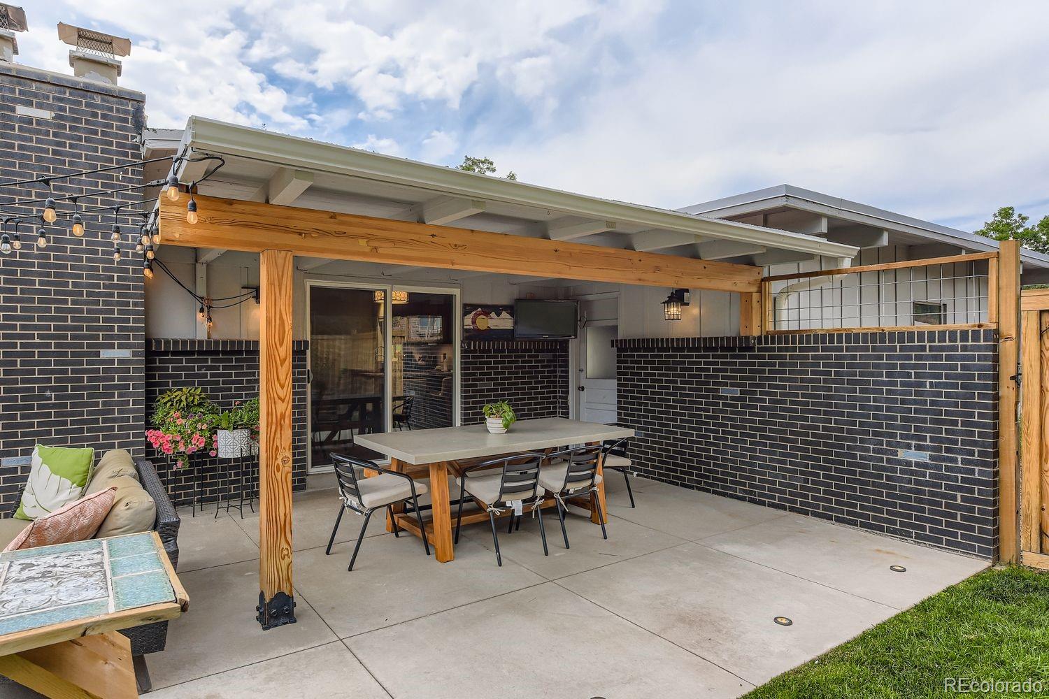 342 W Caley Avenue