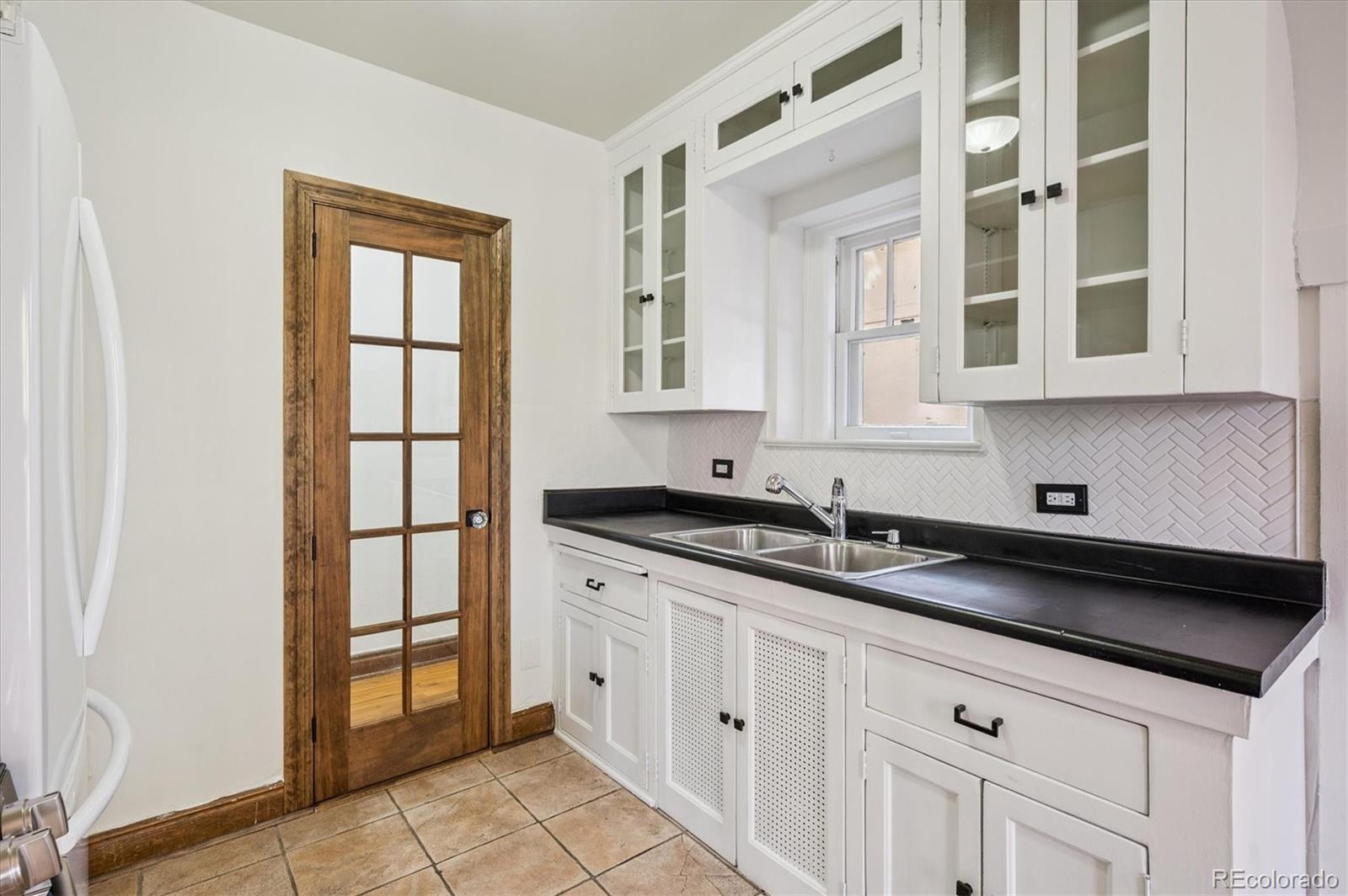 1050 N Washington Street Unit: 101