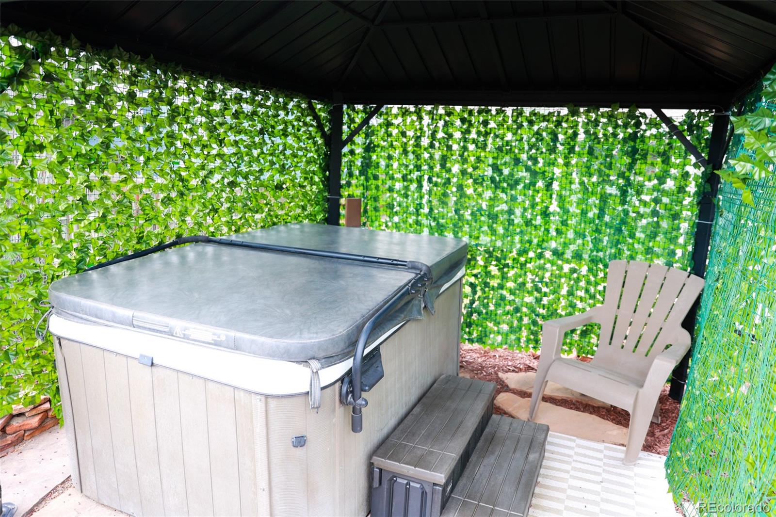 8853 S Dudley Street