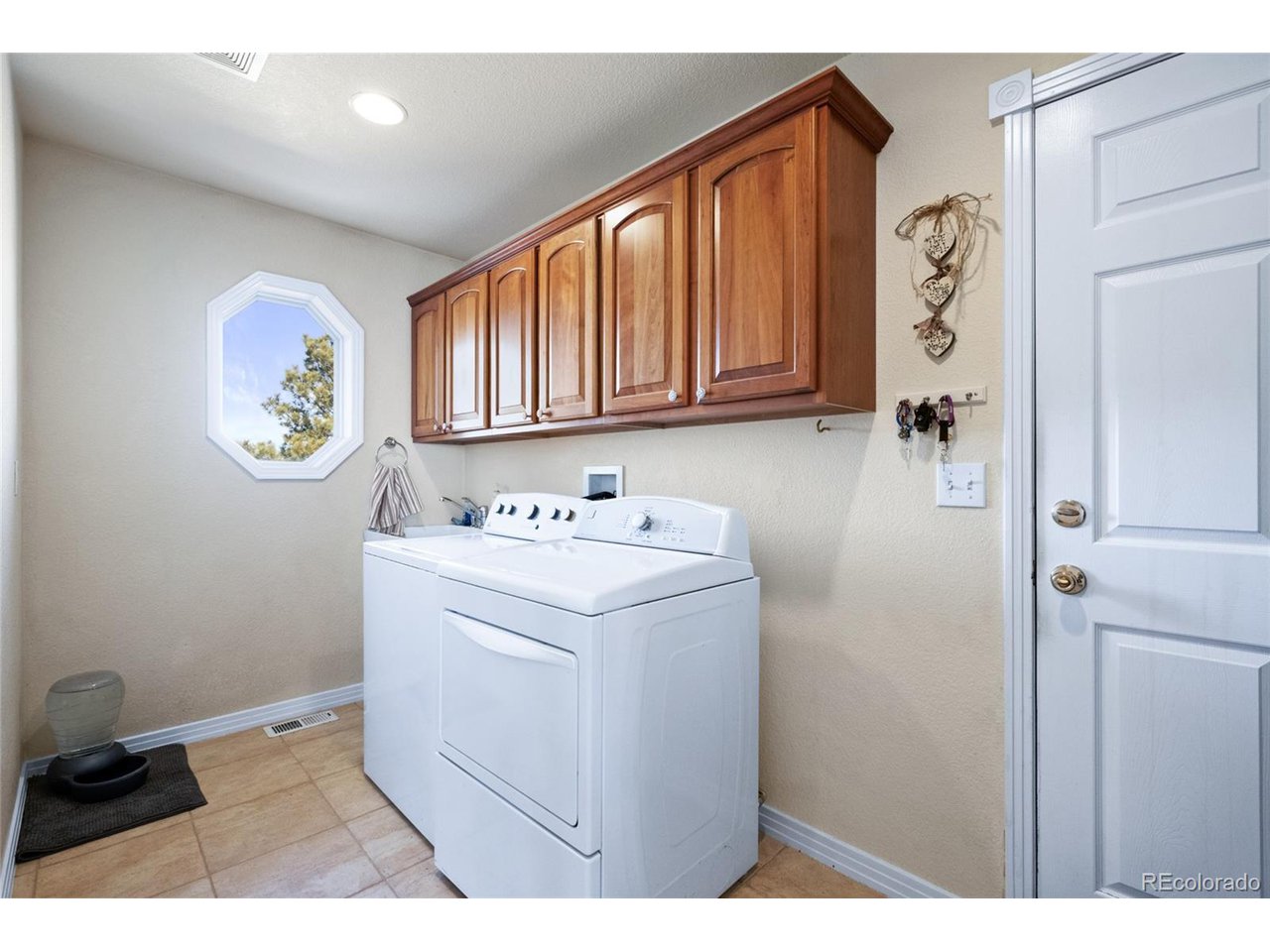 6670 Sunset Cir