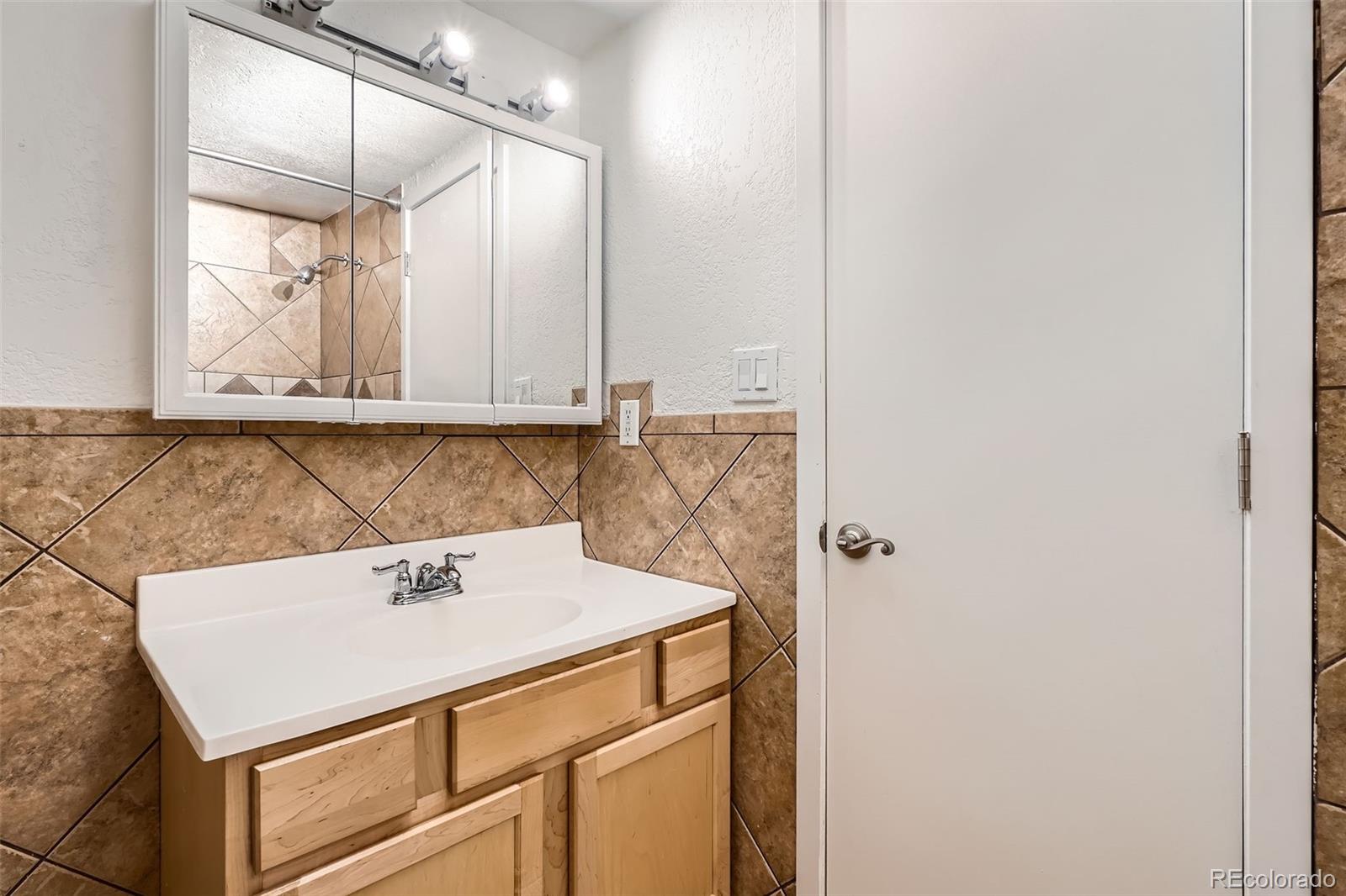 1045 N Clarkson Street Unit: 105