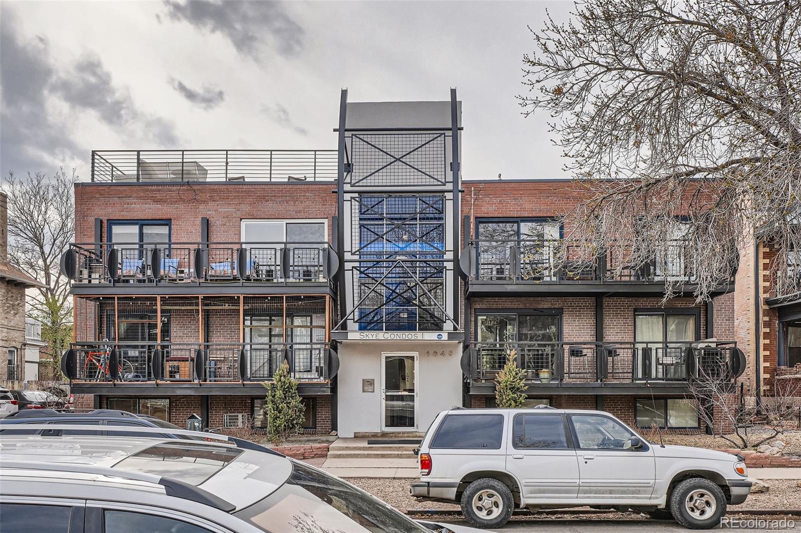 1045 N Clarkson Street Unit: 105