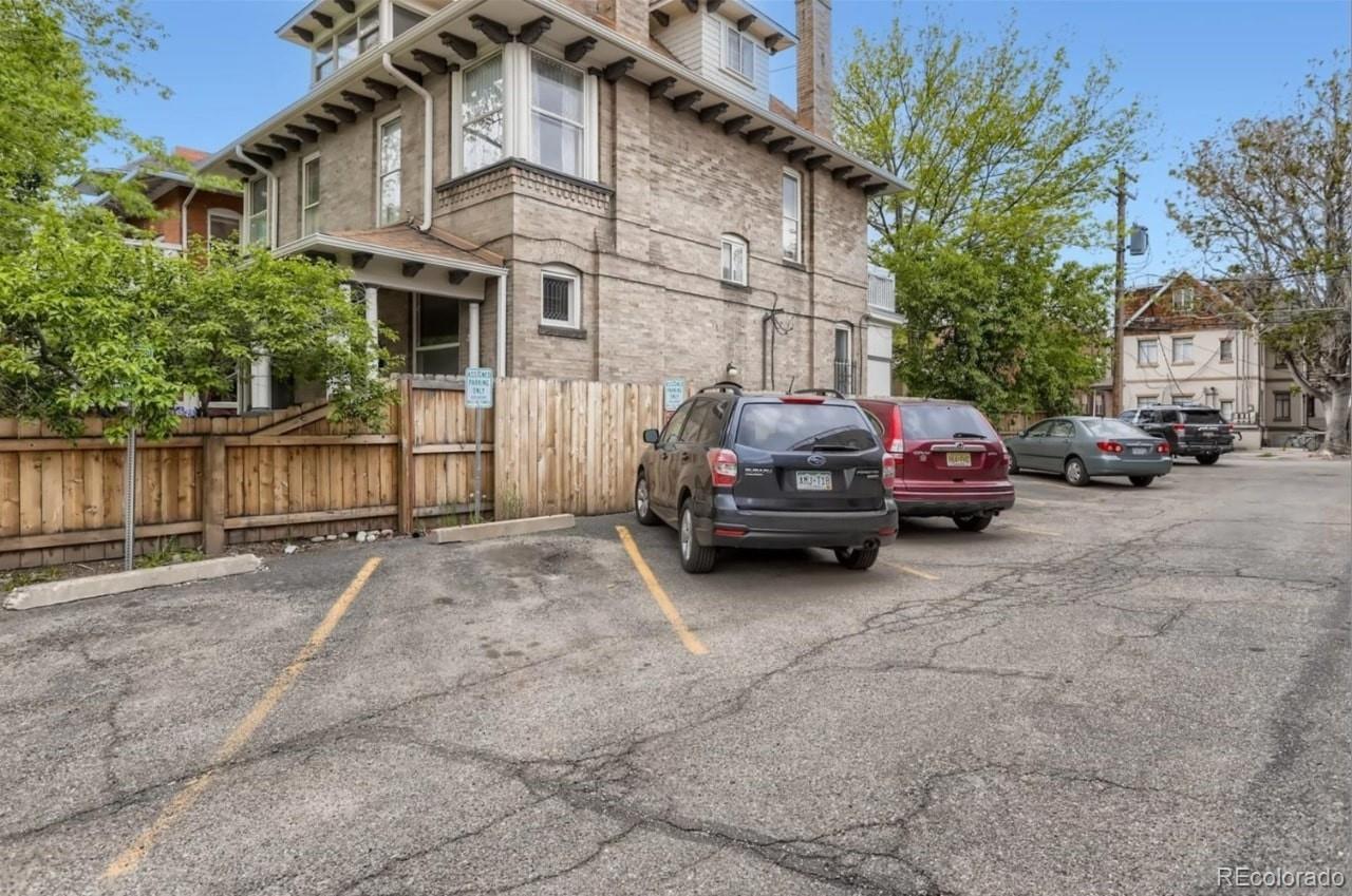 1045 N Clarkson Street Unit: 105