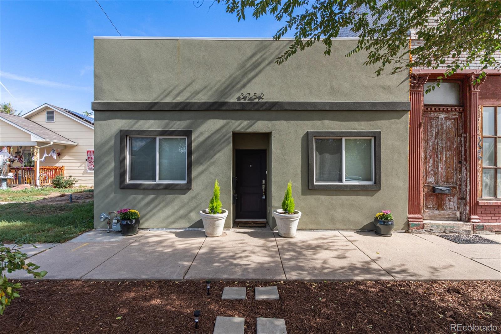 3752 N High Street