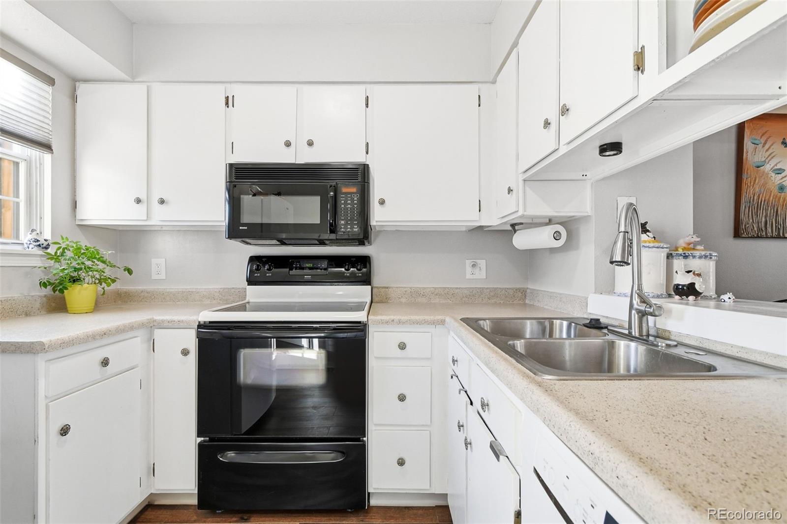 9368 W Ontario Drive