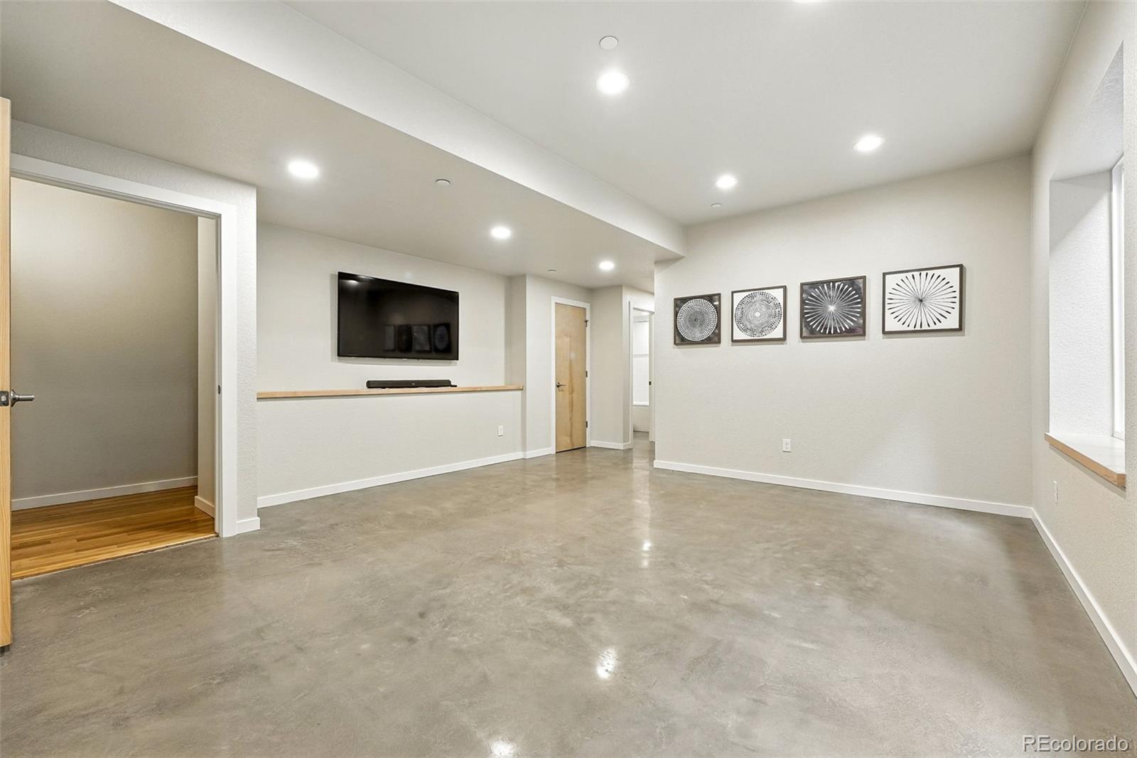 1376 Snowberry Lane