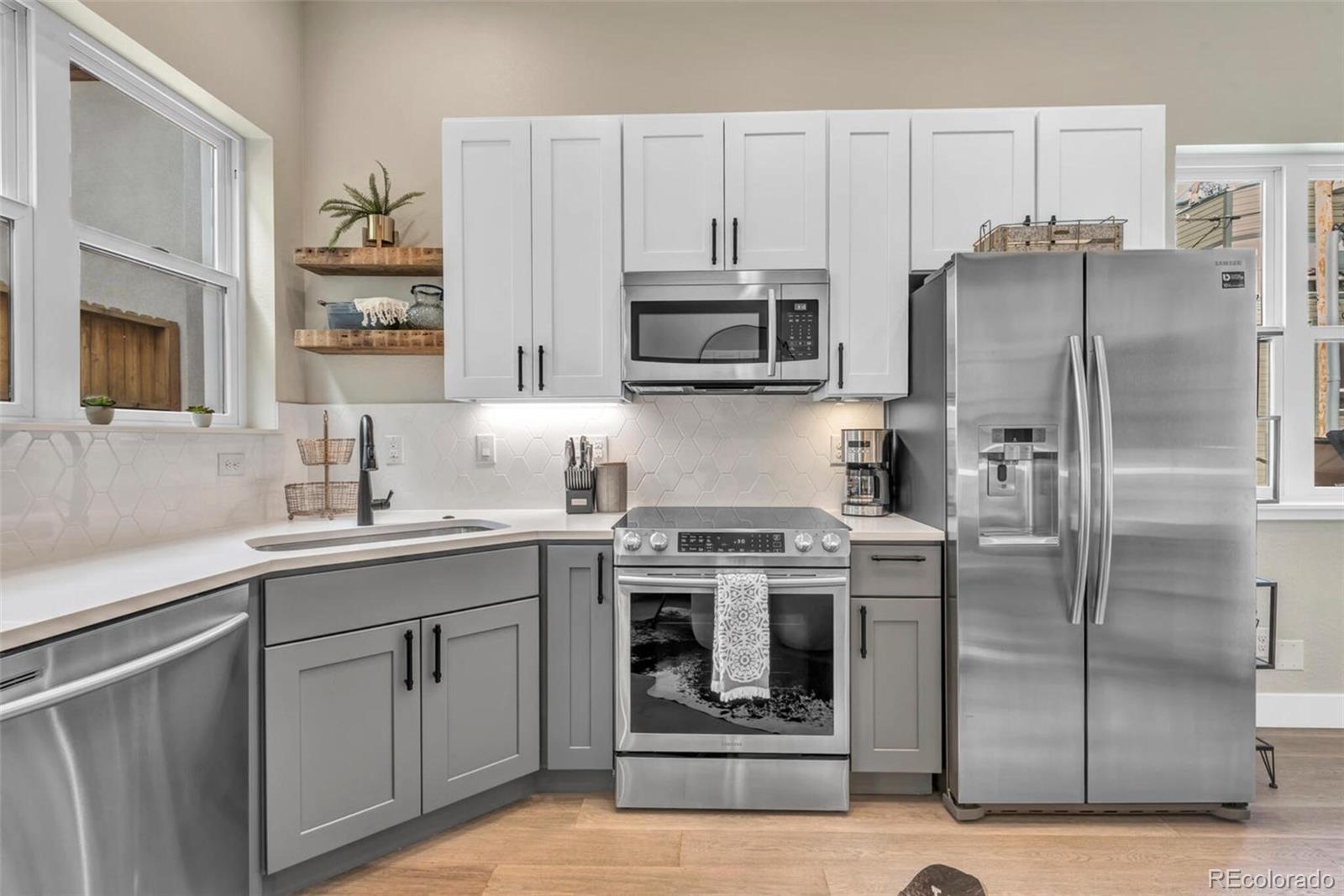 3219 W 19th Avenue Unit: 4