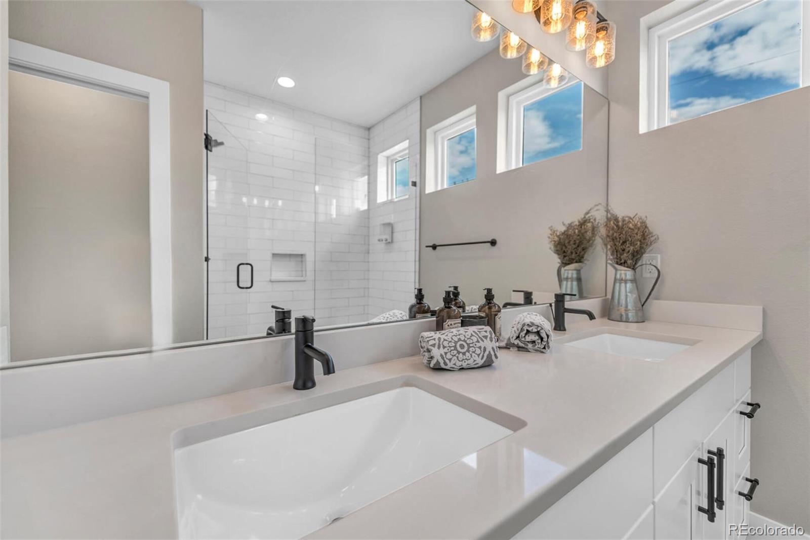 3219 W 19th Avenue Unit: 4
