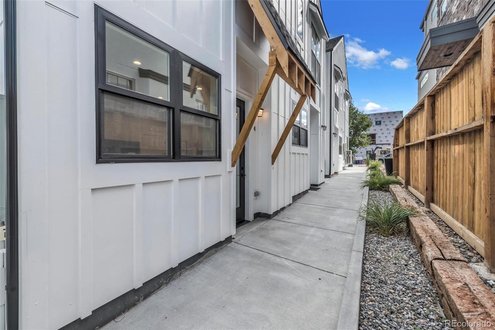 3219 W 19th Avenue Unit: 4