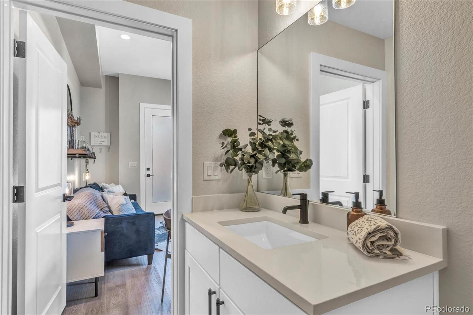 3219 W 19th Avenue Unit: 4