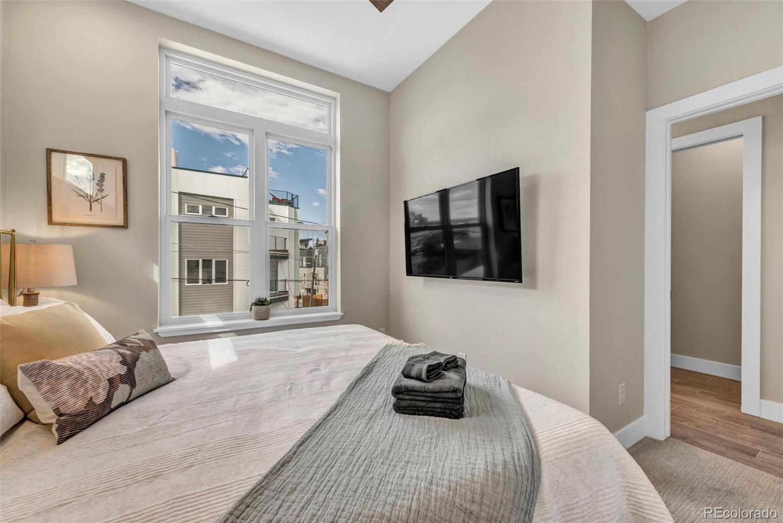 3219 W 19th Avenue Unit: 4
