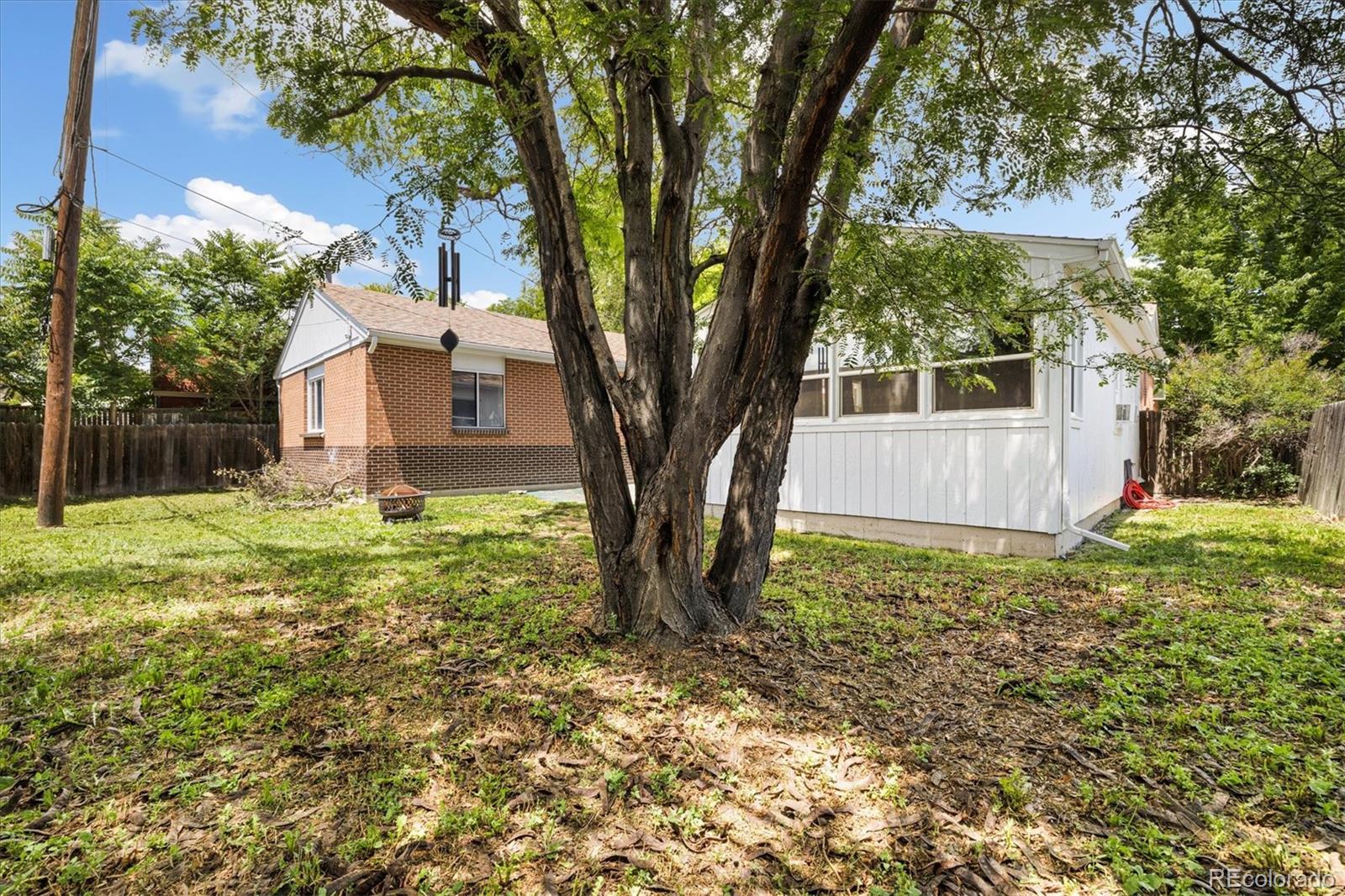 1760 W 74th Way